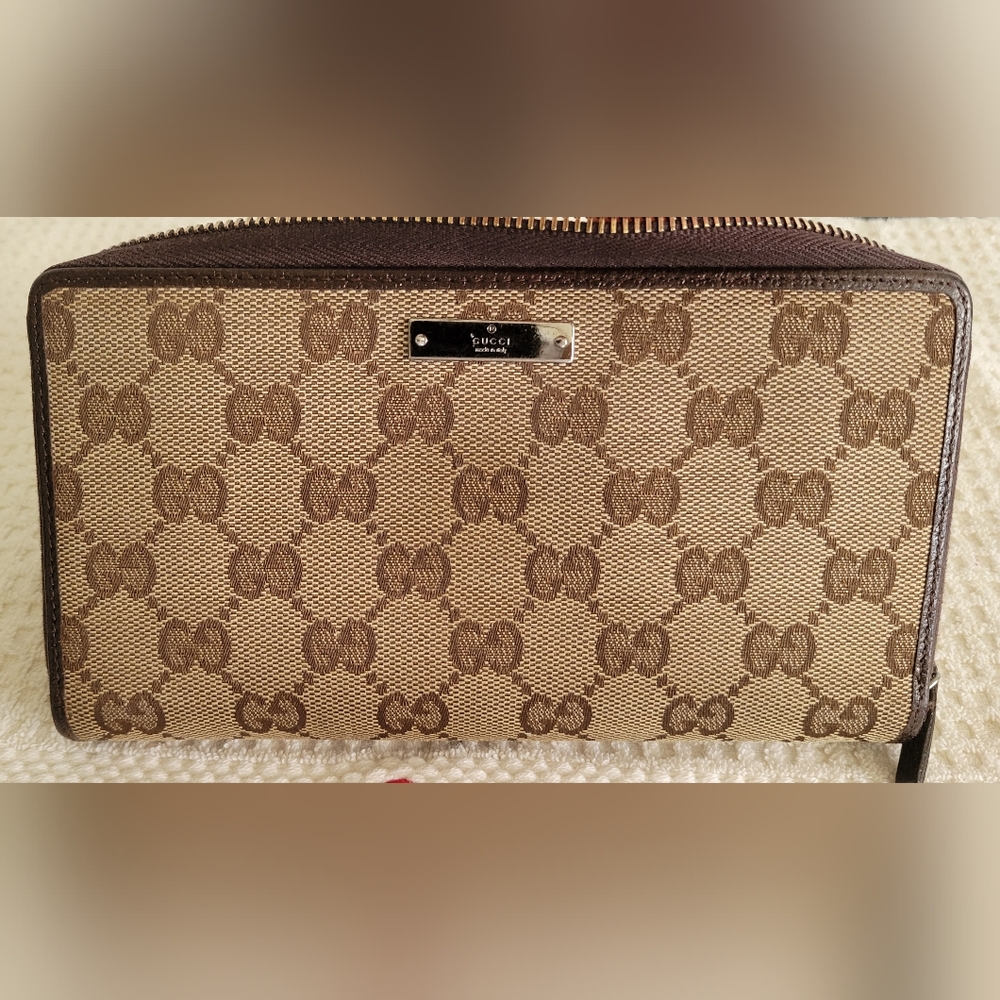 Gucci Zipper wallet